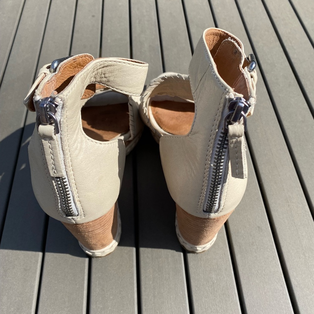 Frye Brielle Back-Zip Sandals - Picture 2 of 11
